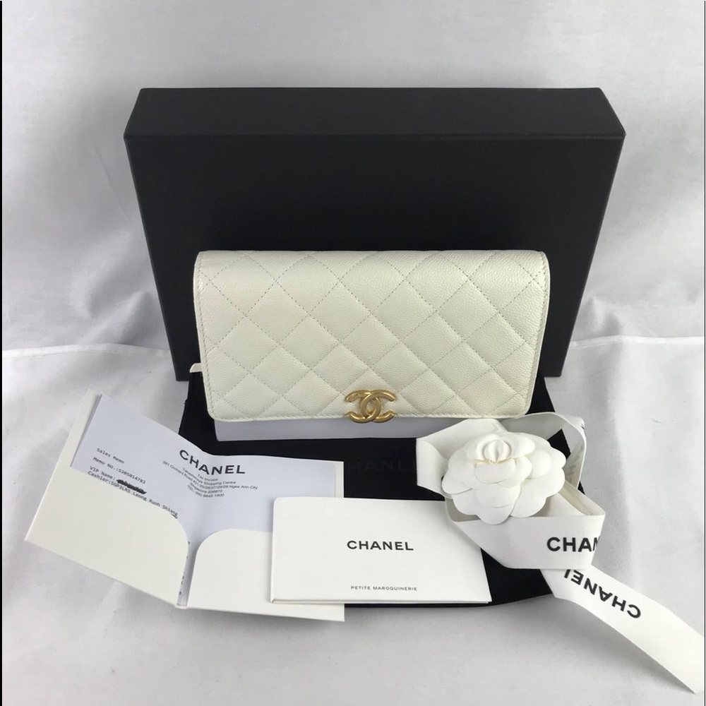 CHANEL Off White Caviar Melody Wallet on Chain w/ GHW